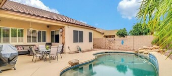 Spacious 4 bed🏡 Sparkling Pool💦 Game Room🎮 Pool Table🎱 Arcade🕹 Sleeps 18