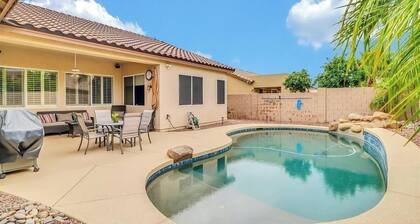 Spacious 4 bed🏡 Sparkling Pool💦 Game Room🎮 Pool Table🎱 Arcade🕹 Sleeps 18