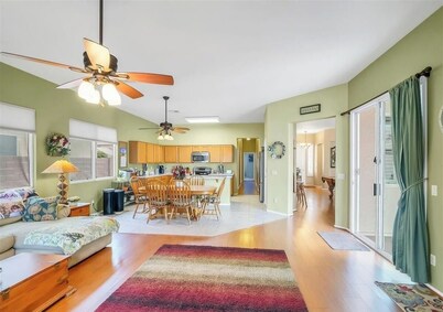 Spacious 4 bed🏡 Sparkling Pool💦 Game Room🎮 Pool Table🎱 Arcade🕹 Sleeps 18
