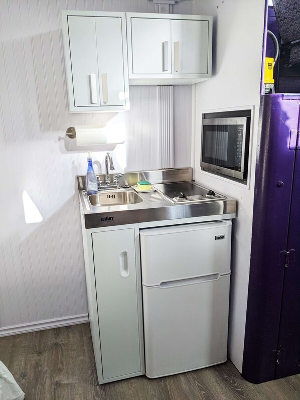 Fridge, microwave, stovetop, coffee/tea maker - Lavender Limited at Olympic Railway Inn - Pet Friendly (Sequim)