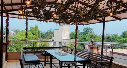 Sapphire Villa Luxury stay with 3 bedroom and rooftop sky Lounge