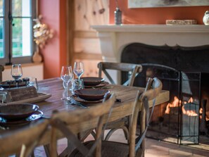 Dining - Charming 6BR Retreat with Pool near Le Mans - Nature, Comfort, and Privacy (Parigné-l'Évêque)