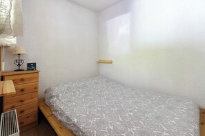 1 غرفة نوم ومكواة/لوح كي وسرير سفر وواي فاي مجانًا