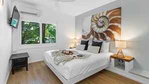 2 bedrooms, iron/ironing board, free WiFi, bed sheets - Belle Escapes Oceanview Suite 11 Alamanda Palm Cove (Palm Cove)