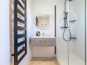 Bathroom - Splendid flat in Sète facing the sea - 3 rooms, 2 bedrooms, terraces, air conditioning (Sète)