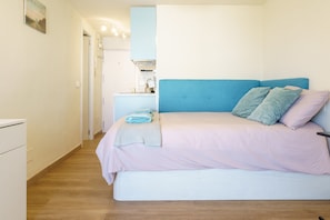 Free WiFi, bed sheets