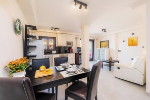 Dining - Apartment 'Gala' close to the Beach with Balcony & Wi-Fi (Cala Ratjada)