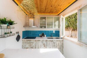 Fridge, microwave, stovetop, coffee/tea maker