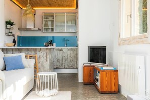 Televisión y chimenea 