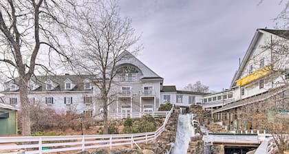 Historic Meredith Home: Walk to Town Center!