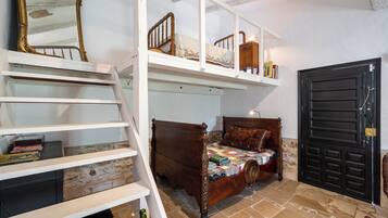 1 slaapkamer, een strijkplank/strijkijzer, gratis wifi, beddengoed