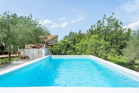Pool. Villa 'Casa en Olivera' 3km from the Coast with Private Pool & Wi-Fi