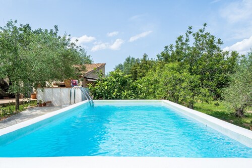 Villa 'Casa en Olivera' 3km from the Coast with Private Pool & Wi-Fi