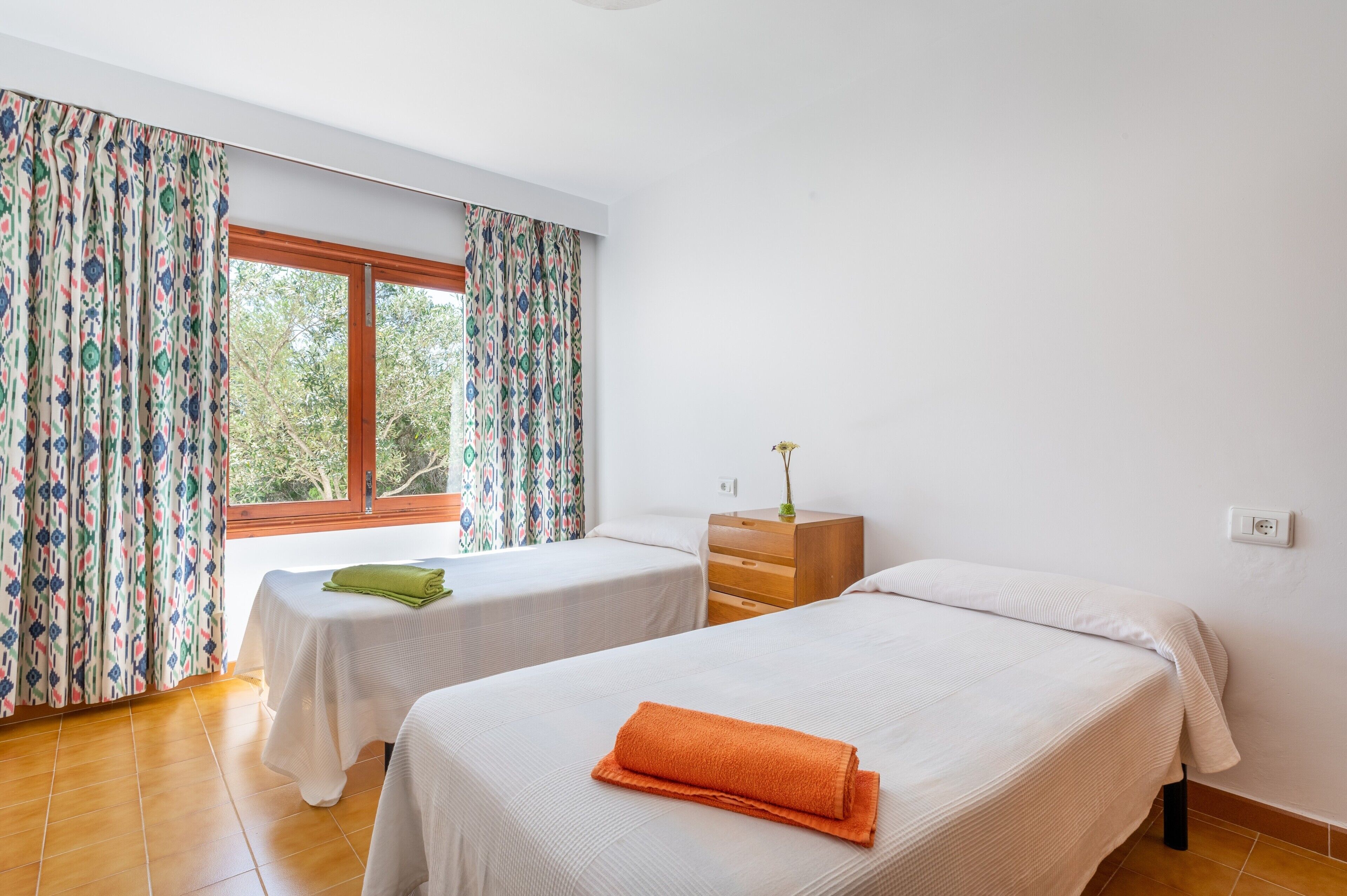 3 dormitorios, tabla de planchar con plancha, wifi y ropa de cama