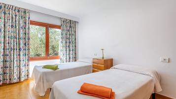 3 dormitorios, tabla de planchar con plancha, wifi y ropa de cama