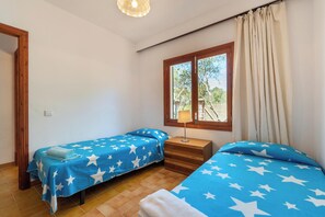 3 dormitoris, planxa i posts de planxar, wifi i roba de llit