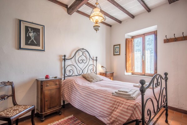 2 chambres, fer et planche à repasser, accès au Wi-Fi (inclus)