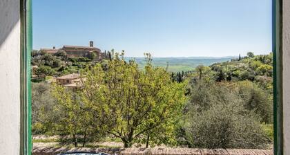 Appartement "Casa Francesca", avec vue sur les montagnes et cour intérieure.