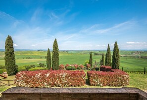 Property grounds - Apartment Torre di Corsanello with Lake View, Garden & Wi-Fi (Monteroni d'Arbia)