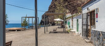 Vacation Home 'Casa Costera Playa de Tasarte' with Sea View, Terrace & Wi-Fi