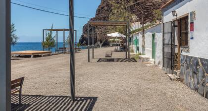 Vacation Home 'Casa Costera Playa de Tasarte' with Sea View, Terrace & Wi-Fi