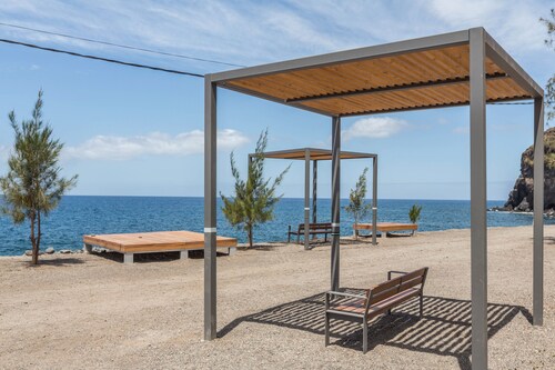 Vacation Home 'Casa Costera Playa de Tasarte' with Sea View, Terrace & Wi-Fi