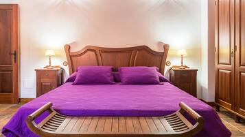 3 slaapkamers, een strijkplank/strijkijzer, gratis wifi, beddengoed
