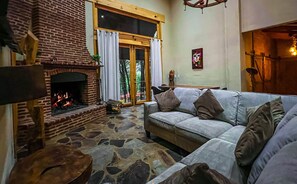 Smart TV, fireplace
