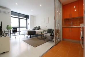 Iron/ironing board, WiFi, bed sheets - La Latina studio in the heart of Madrid (Madrid)