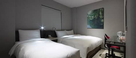 Standard Triple Room | Desk, laptop workspace, free WiFi, bed sheets