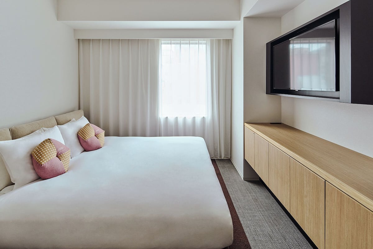 Tweepersoonskamer, 1 queensize bed, niet-roken | Een kluis op de kamer, een bureau, wifi, beddengoed