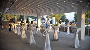 An outdoor event area with tables covered in white tablecloths and balloons. - HOTEL NAIS (Vrtiste)