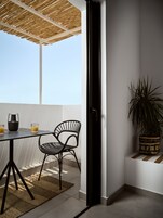 Tabla de planchar con plancha, wifi gratis y ropa de cama 