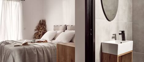 Fer et planche à repasser, Wi-Fi gratuit, draps fournis