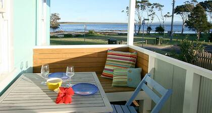 Aurora: quintessential beachfront couples getaway