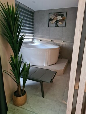 Studio (Studio Apartment with Terrace) | Salle de bain