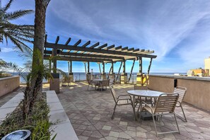 Outdoor dining - Scenic PCB Condo w/ Stunning Sunsets & Beach View! (Panama City Beach)