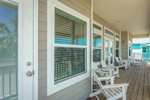 Property grounds - Sandy Feet Retreat, Private Heated Pool, Hot Tub, 4 BR house across the street from the beach (St. George Island)
