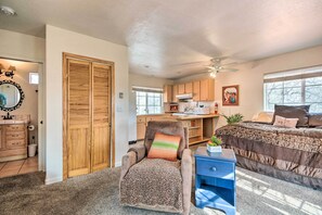 Desk, iron/ironing board, WiFi, bed sheets