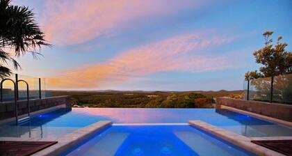 Stunning views sunrise to sunset - walk to beach -