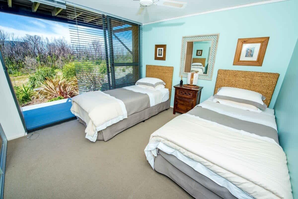 3 habitaciones, tabla de planchar con plancha, wifi y ropa de cama 