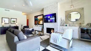 Televisión y chimenea