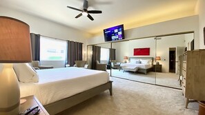 3 habitaciones, tabla de planchar con plancha, cuna de viaje y internet