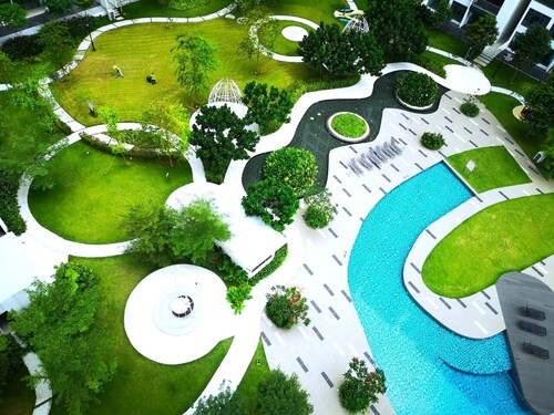 Situated at heart of Johor Bahru, easy excess to city central and CIQ