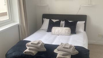 House, 2 Queen Beds | 2 bedrooms, iron/ironing board, free WiFi, bed sheets