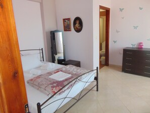 Maison Confort, 1 chambre, balcon, en front de plage | 1 chambre, fer et planche Ă repasser, Wi-Fi gratuit, draps fournis