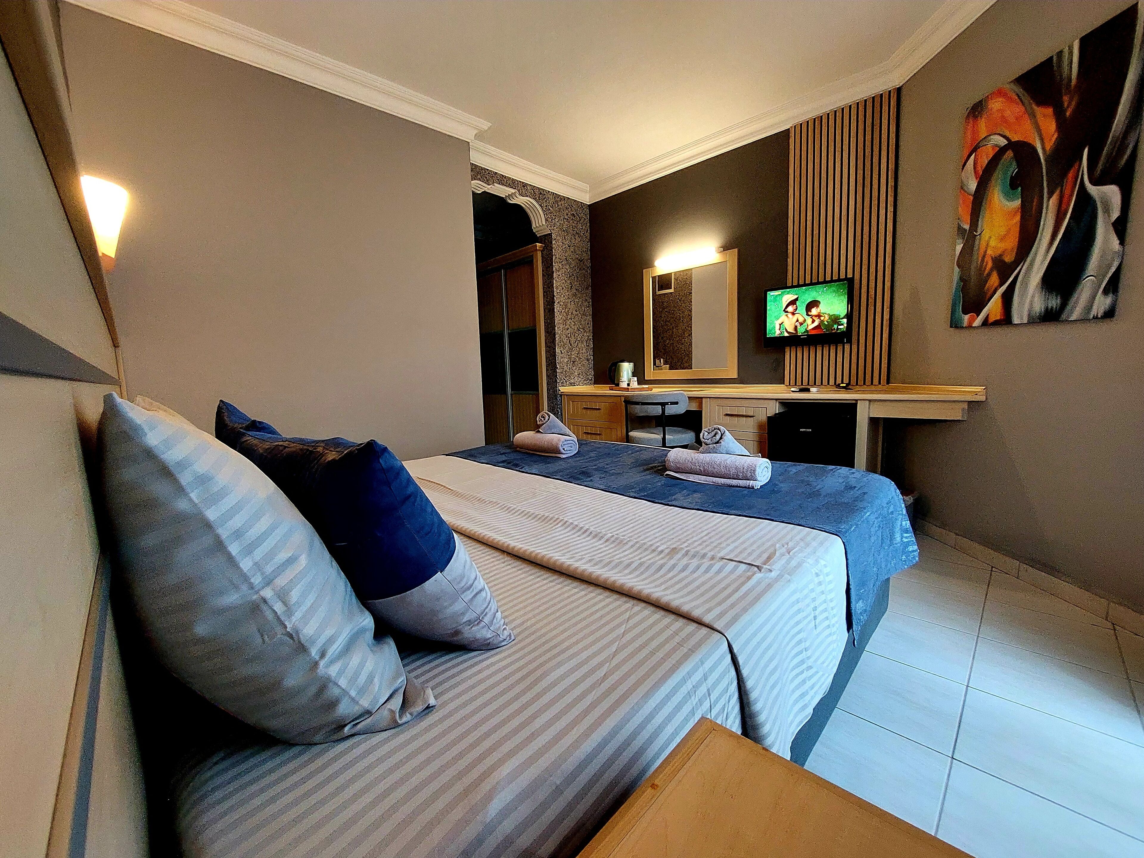 Ropa de cama hipoalergénica, minibar y espacio para trabajar con laptop 