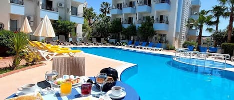 Petit déjeuner préparé sur commande (350 TRY par personne)