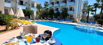 โรงแรมซัมเมอร์โรส