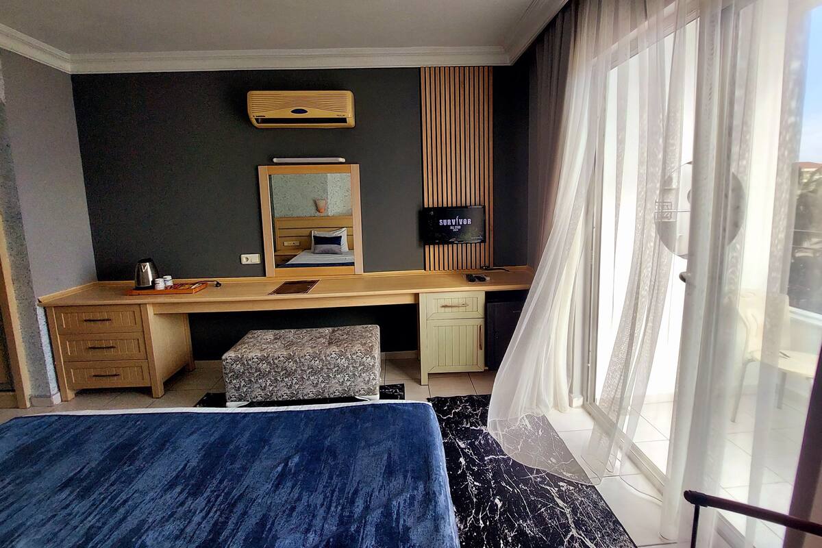 Standard Room | Hypo-allergenic bedding available, minibar, laptop workspace